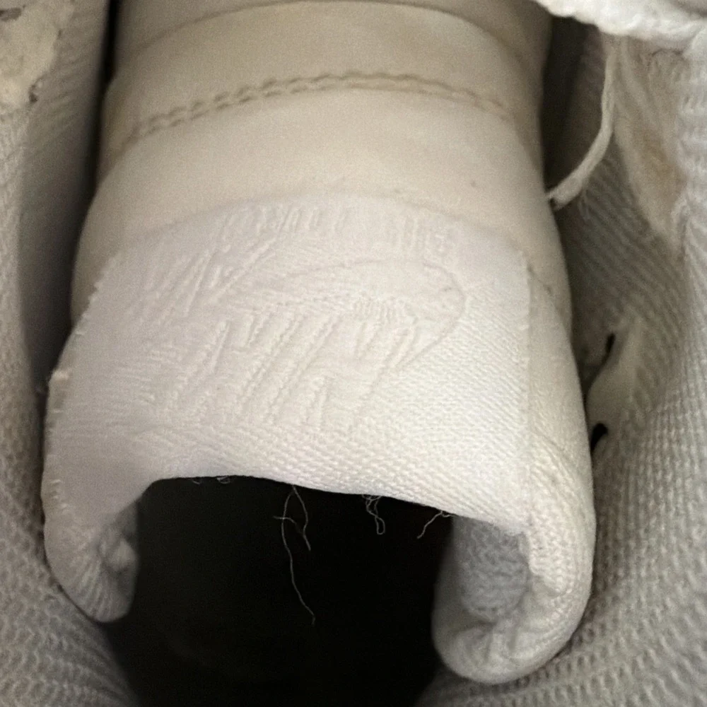 Nike Men's Air Force 1 '07 Mid White - Men's Size 7.5